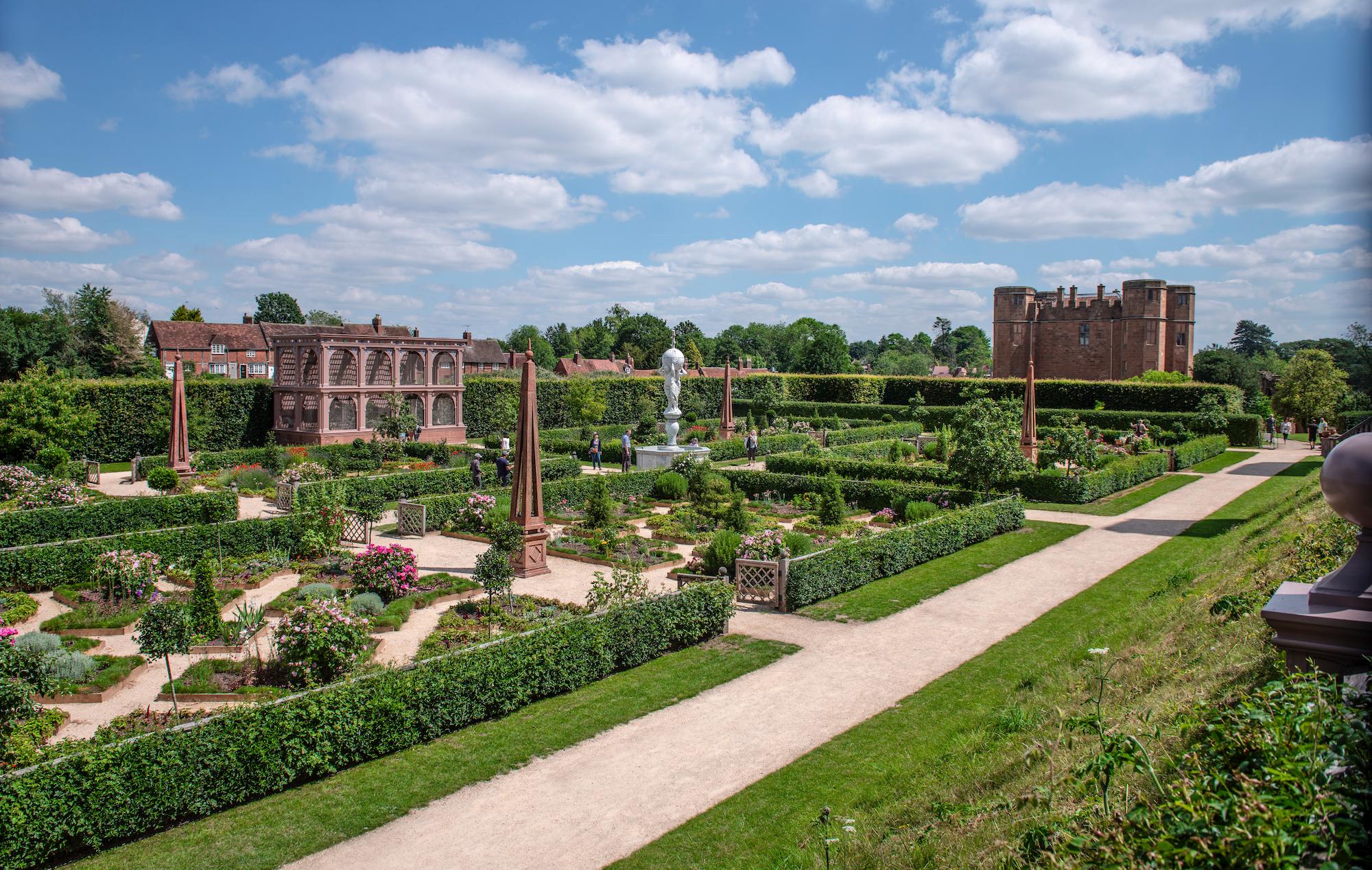 Kenilworth Castle picture (copyright English Heritage)